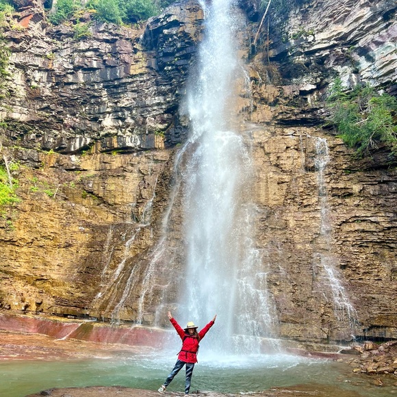 Hi! Welcome to my closet! I am Aileen ❤️ - Picture 8 of 16